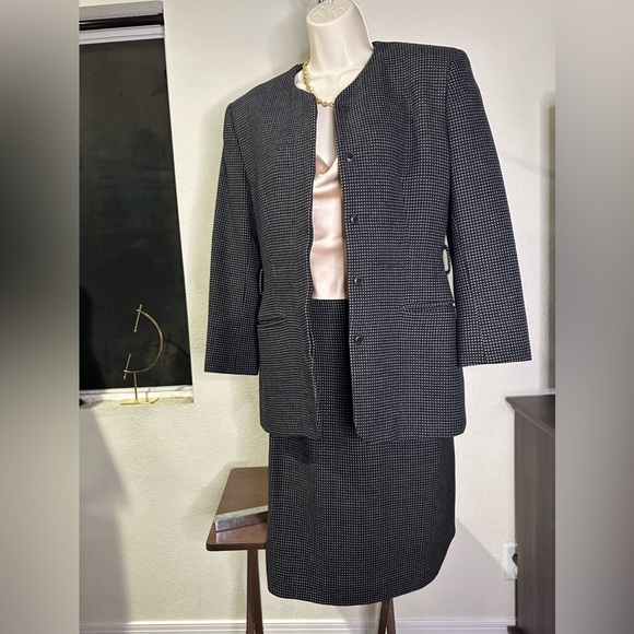 Jones New York Jackets & Blazers - Professional Skirt Suit, Size 4, 100% Wool, JONES NEW YORK, black with tan dots